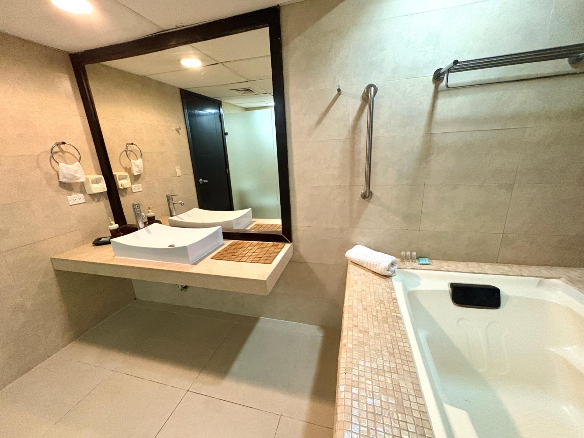 Апартаменты Departamento En Aldea Thai Con Terraza, Vista Al Mar Y Alberca Privada, Para 8 Personas Плая-дель-Кармен Экстерьер фото